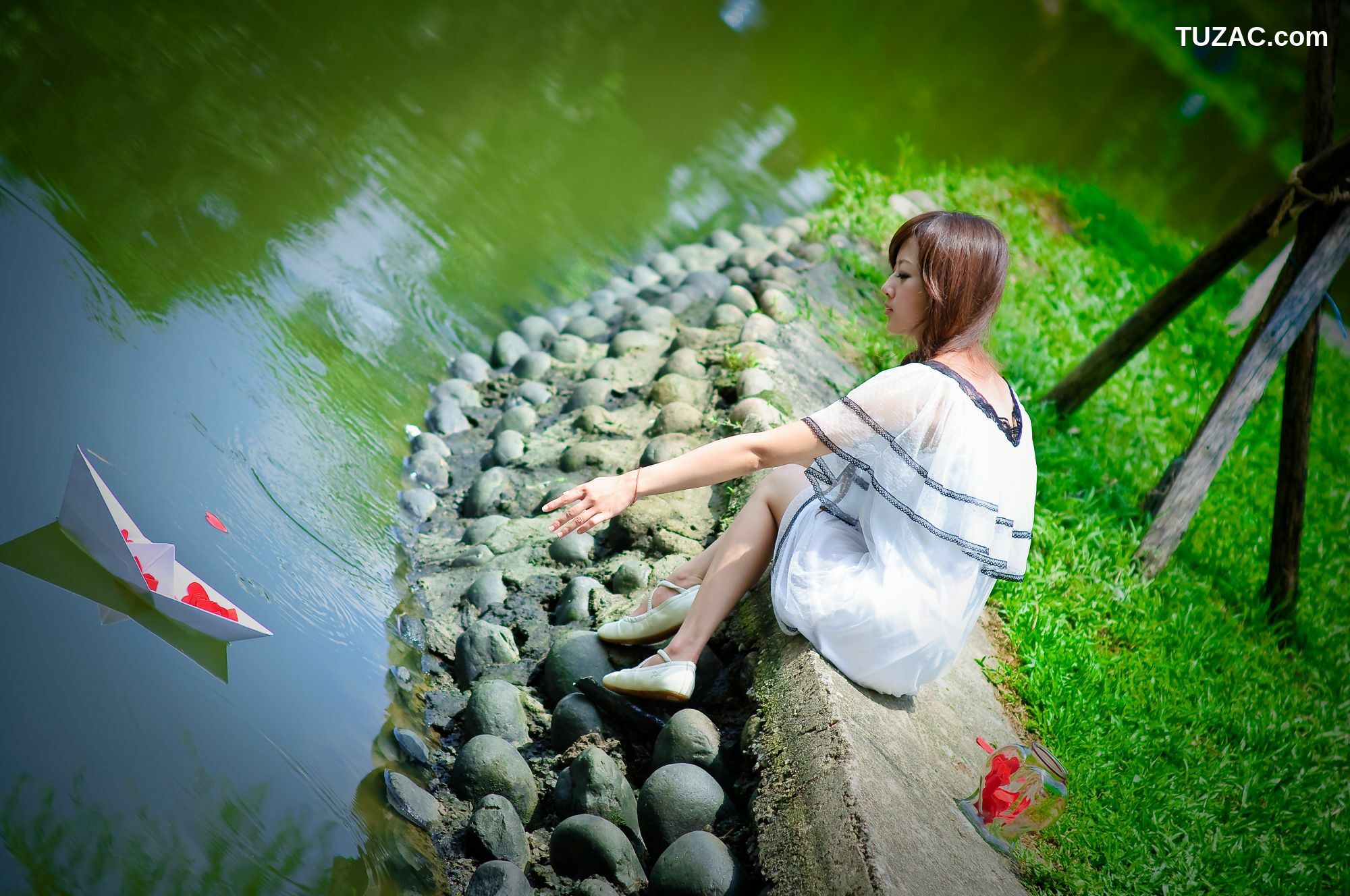 台湾正妹_果子MM/张凯洁《大湖公園外拍》写真集