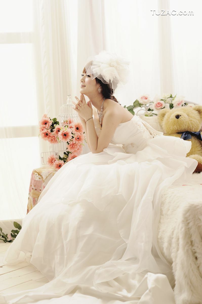 台湾正妹_果子MM/张凯洁《棚拍婚纱》写真集