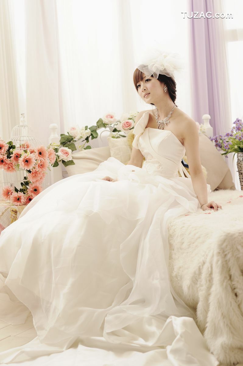 台湾正妹_果子MM/张凯洁《棚拍婚纱》写真集