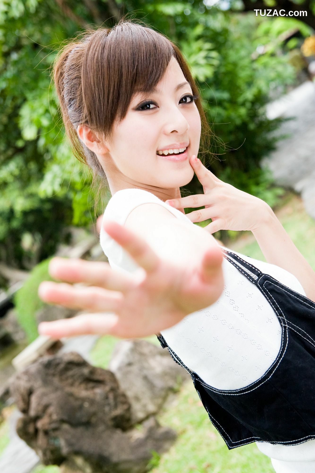 台湾正妹_果子MM/张凯洁《雙溪公園外拍》写真集