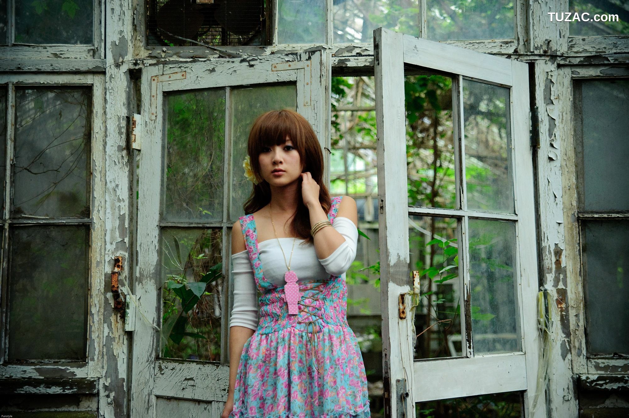 台湾正妹_果子Mikako+Minako《台大外拍 II》 写真集