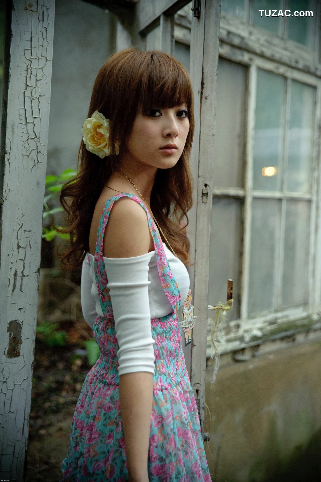 台湾正妹_果子Mikako+Minako《台大外拍 II》 写真集