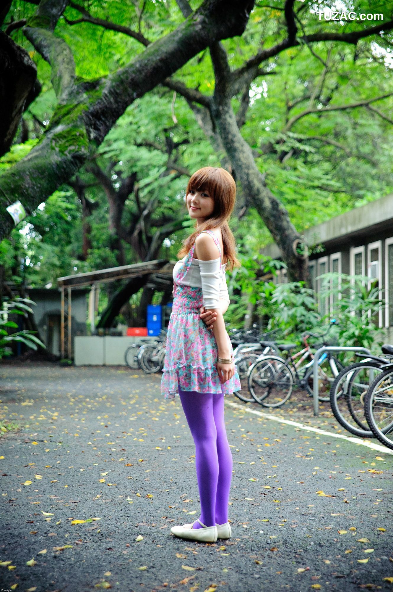 台湾正妹_果子Mikako+Minako《台大外拍 II》 写真集
