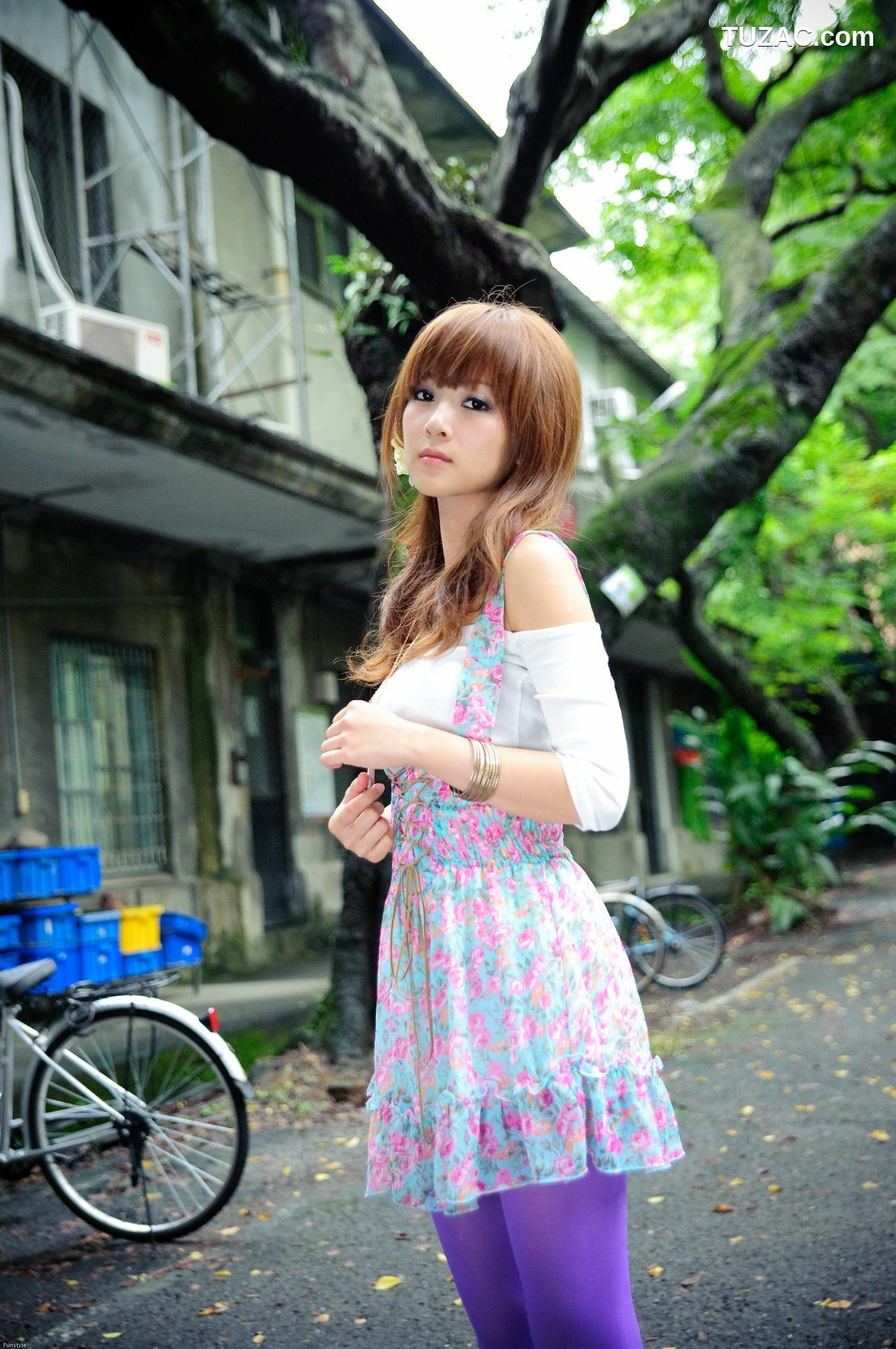 台湾正妹_果子Mikako+Minako《台大外拍 II》 写真集