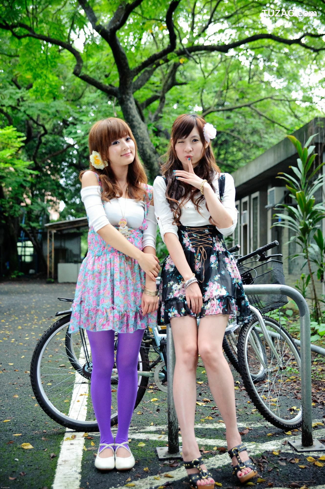 台湾正妹_果子Mikako+Minako《台大外拍 II》 写真集