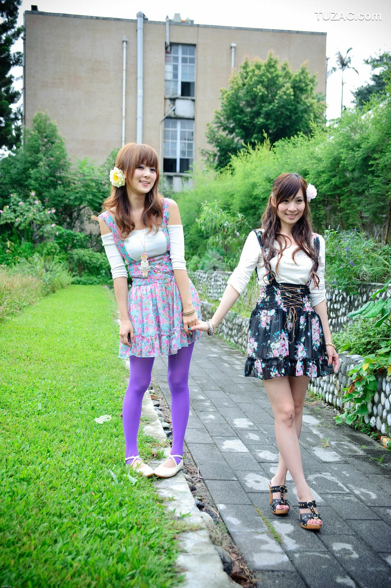 台湾正妹_果子Mikako+Minako《台大外拍 II》 写真集
