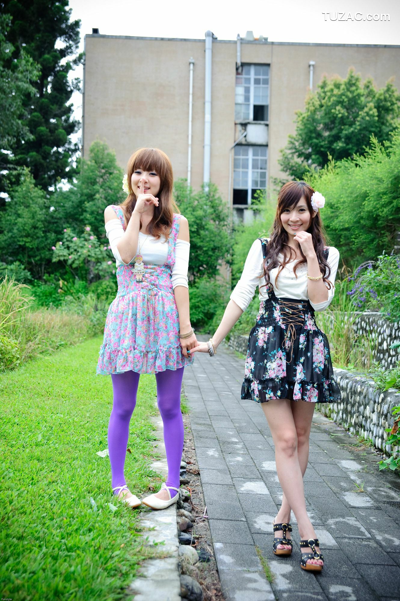 台湾正妹_果子Mikako+Minako《台大外拍 II》 写真集