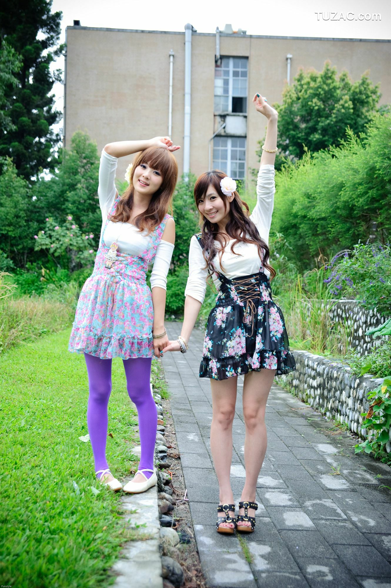 台湾正妹_果子Mikako+Minako《台大外拍 II》 写真集