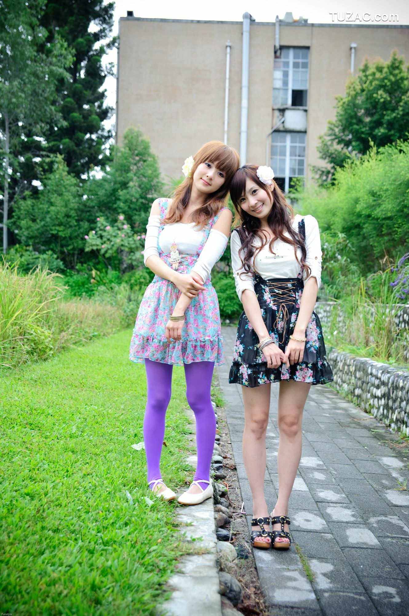 台湾正妹_果子Mikako+Minako《台大外拍 II》 写真集