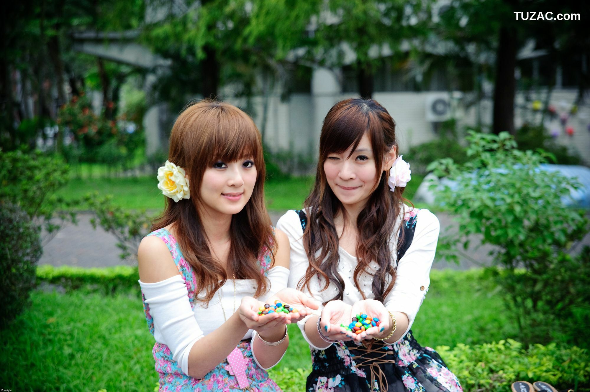 台湾正妹_果子Mikako+Minako《台大外拍 II》 写真集