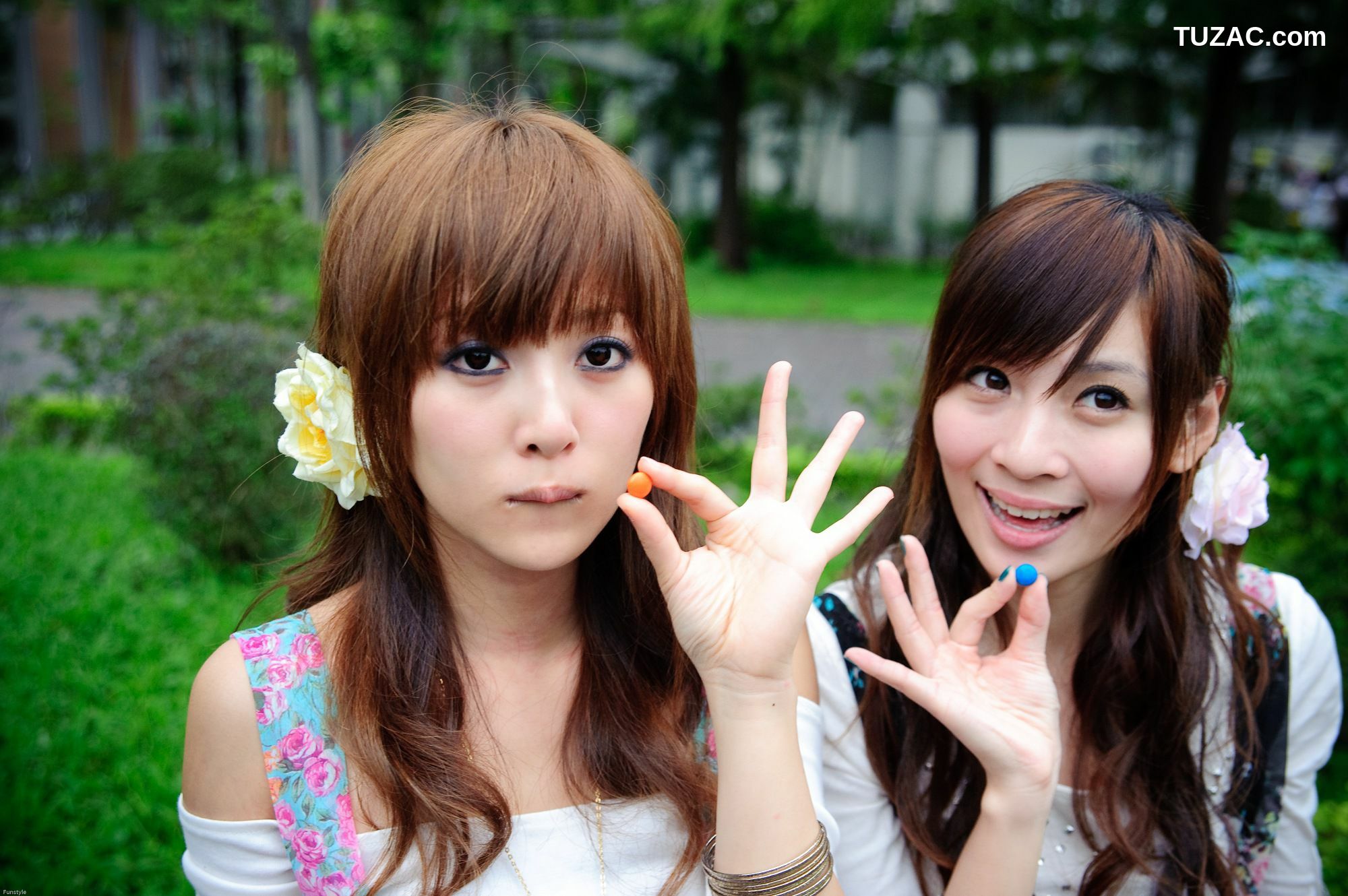 台湾正妹_果子Mikako+Minako《台大外拍 II》 写真集