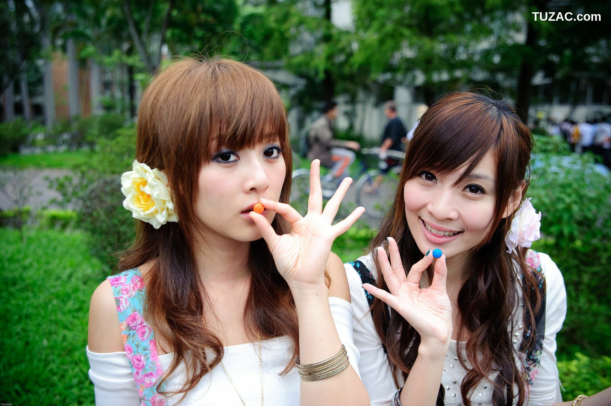 台湾正妹_果子Mikako+Minako《台大外拍 II》 写真集