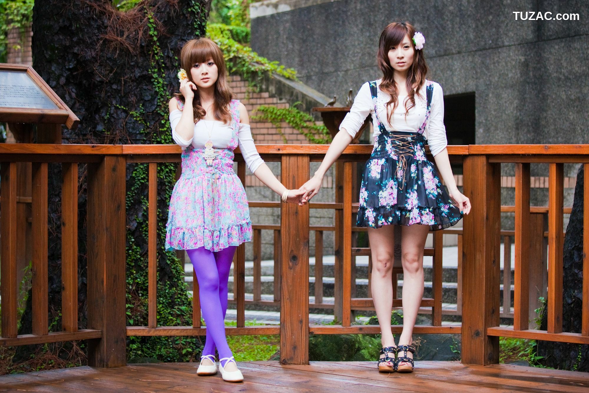 台湾正妹_果子Mikako+Minako《台大外拍 II》 写真集