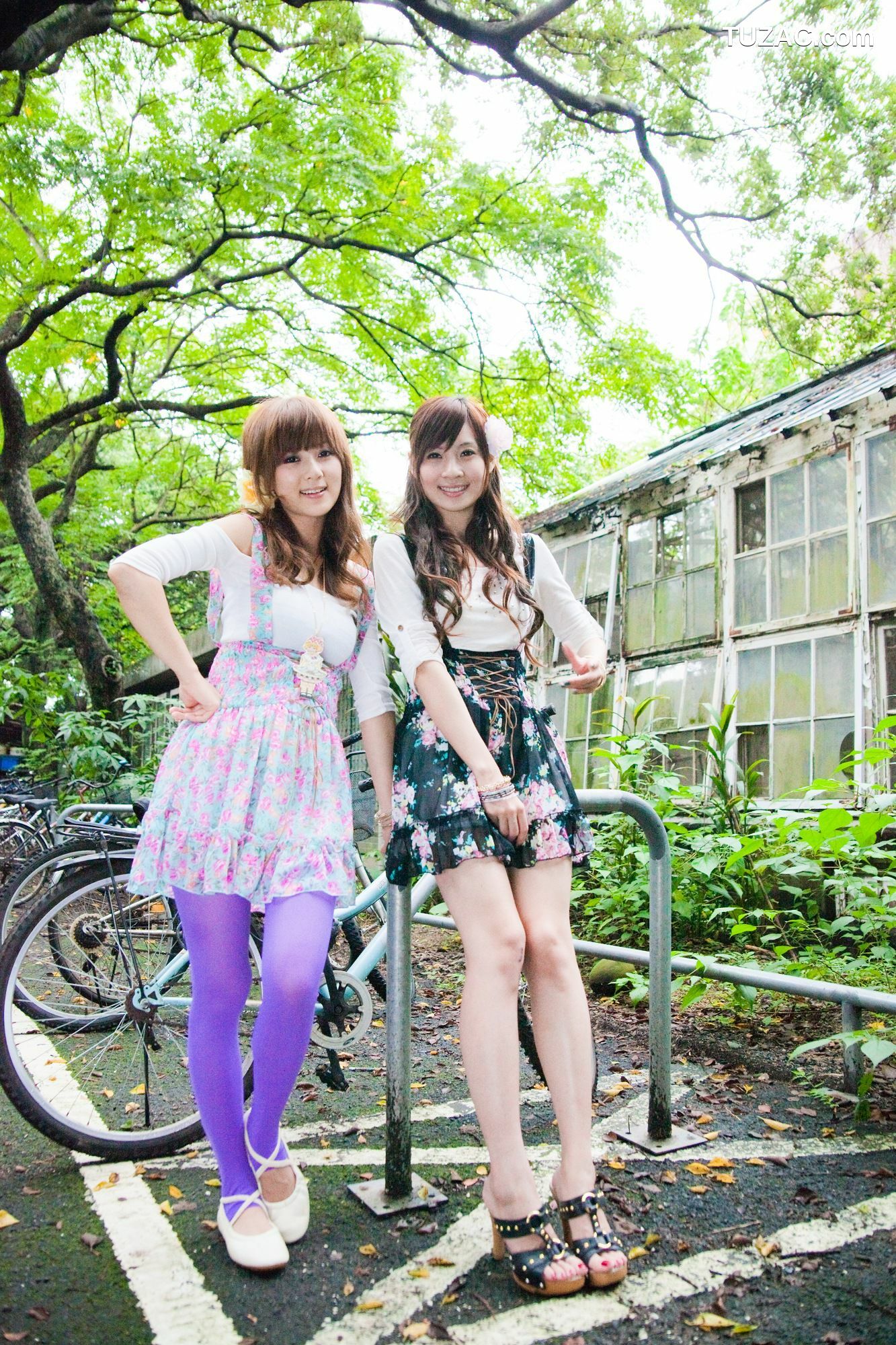 台湾正妹_果子Mikako+Minako《台大外拍 II》 写真集