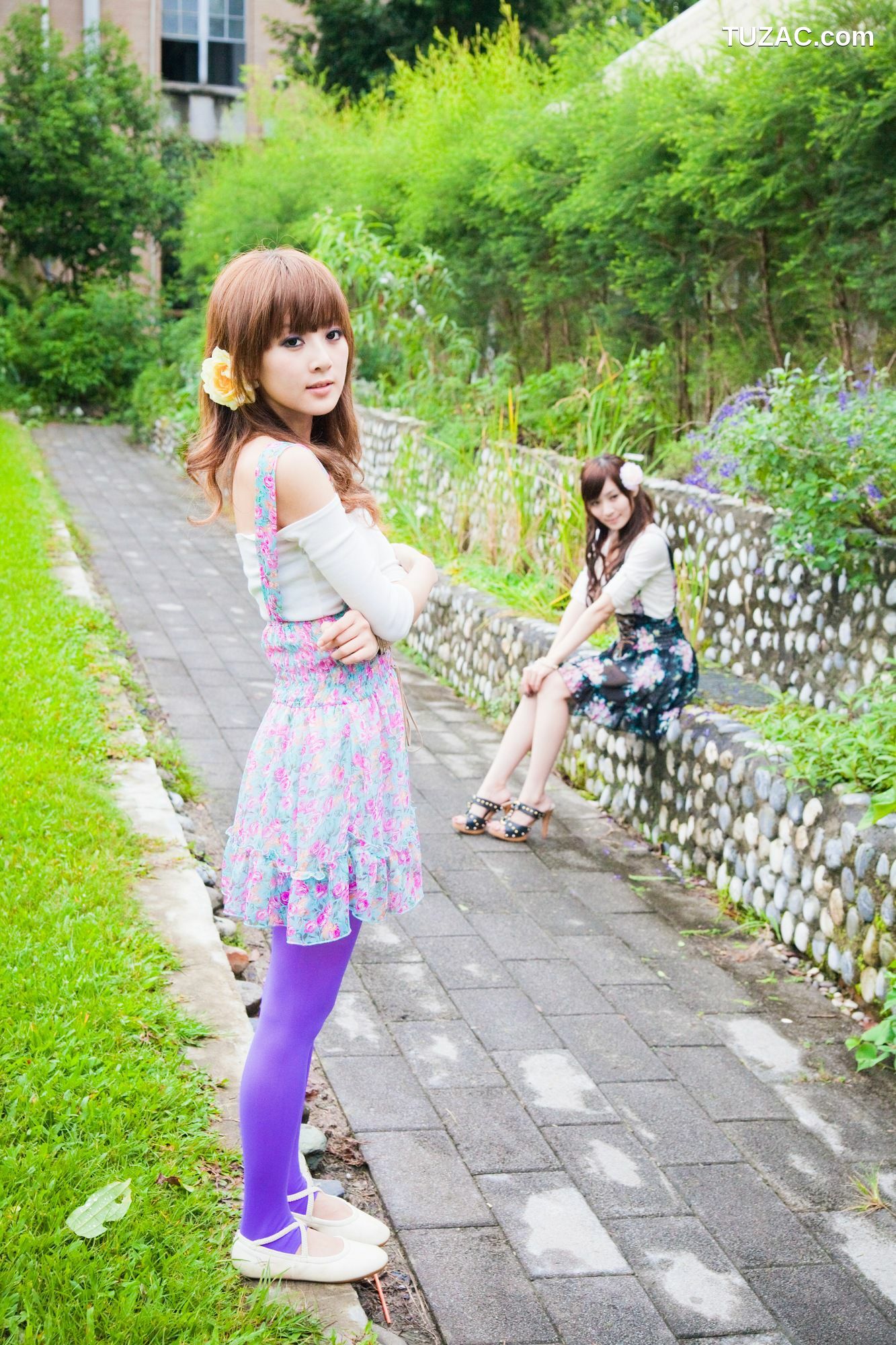 台湾正妹_果子Mikako+Minako《台大外拍 II》 写真集