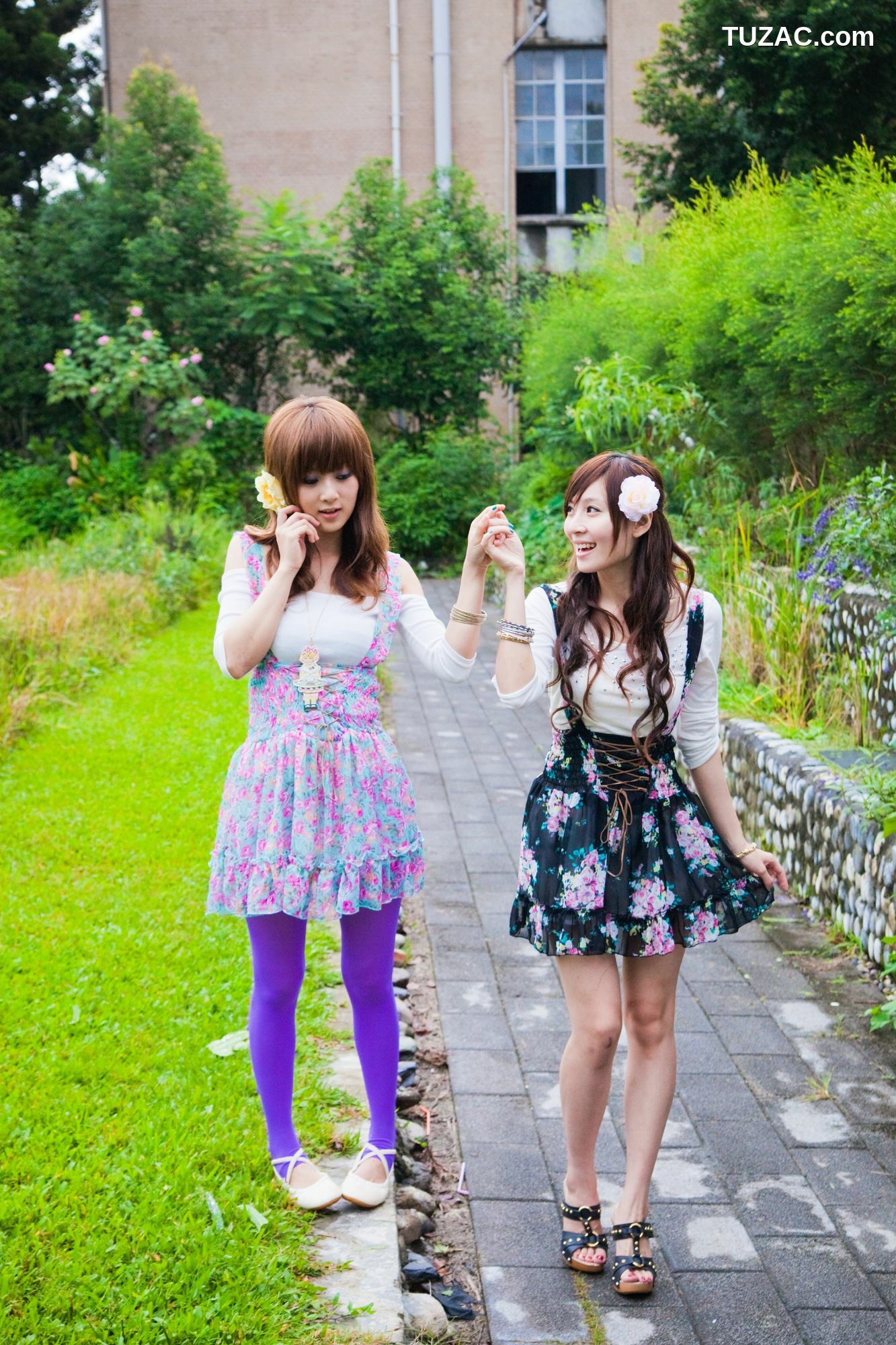 台湾正妹_果子Mikako+Minako《台大外拍 II》 写真集