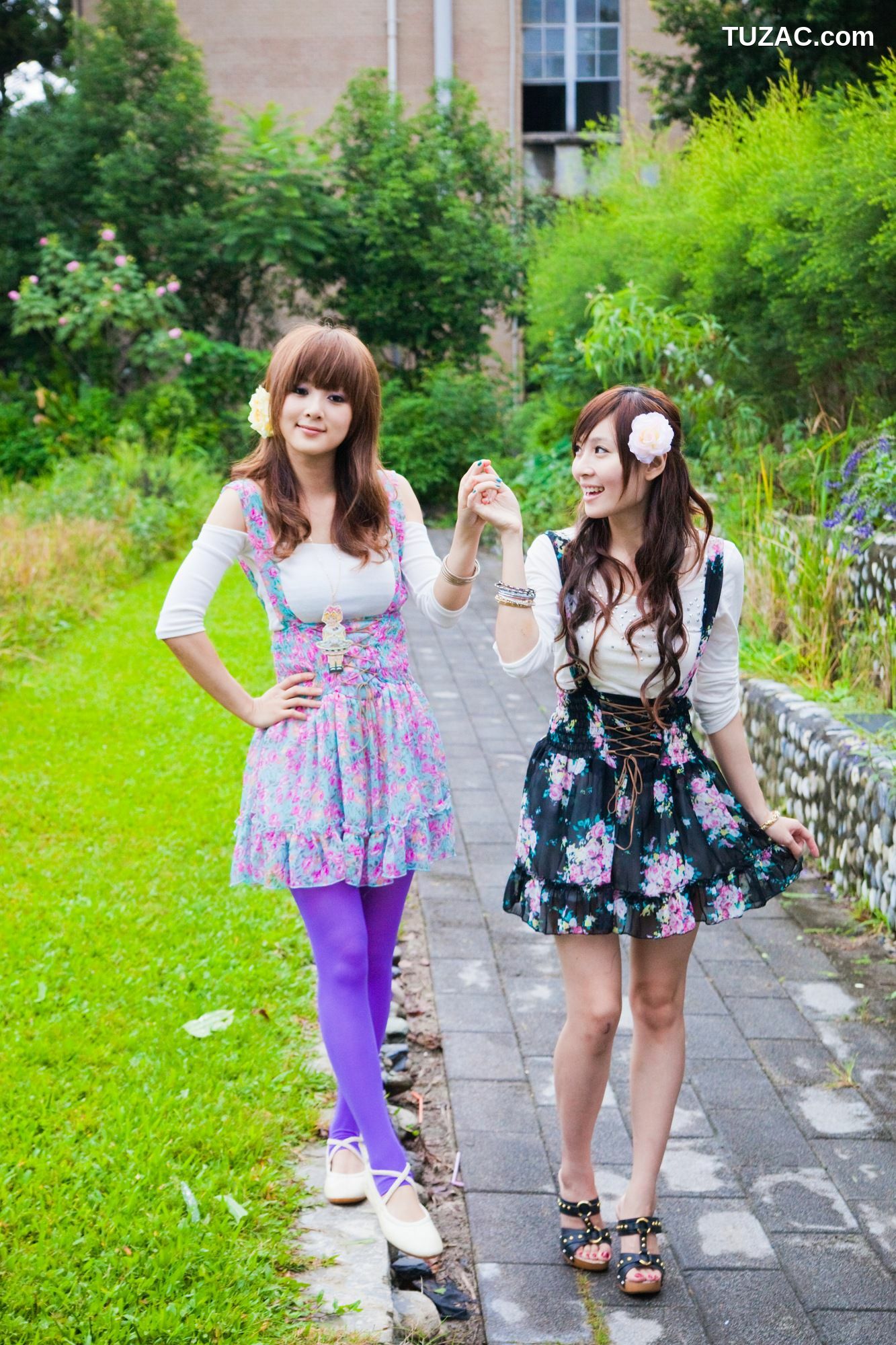 台湾正妹_果子Mikako+Minako《台大外拍 II》 写真集