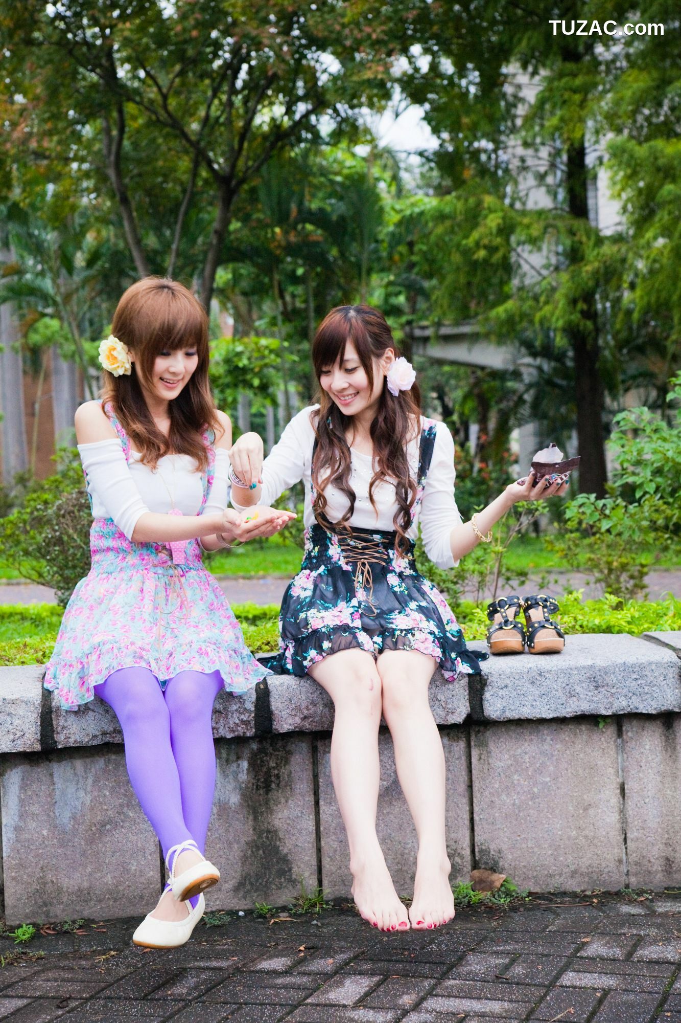 台湾正妹_果子Mikako+Minako《台大外拍 II》 写真集