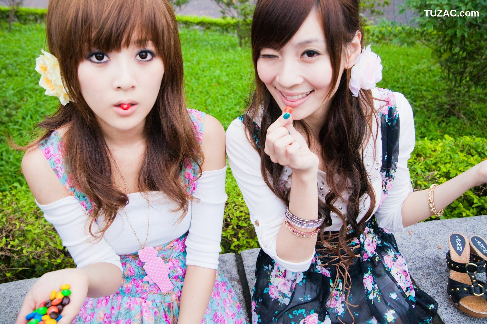 台湾正妹_果子Mikako+Minako《台大外拍 II》 写真集