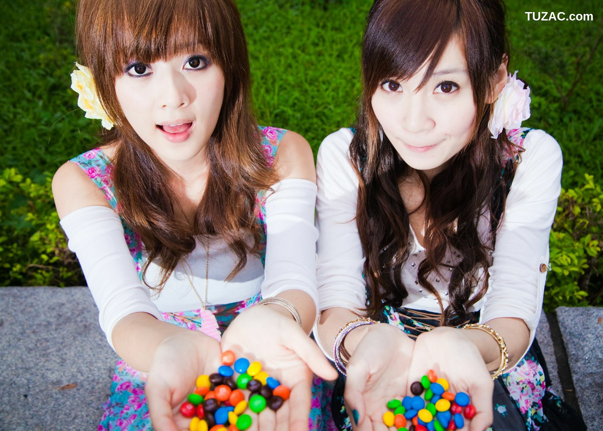 台湾正妹_果子Mikako+Minako《台大外拍 II》 写真集