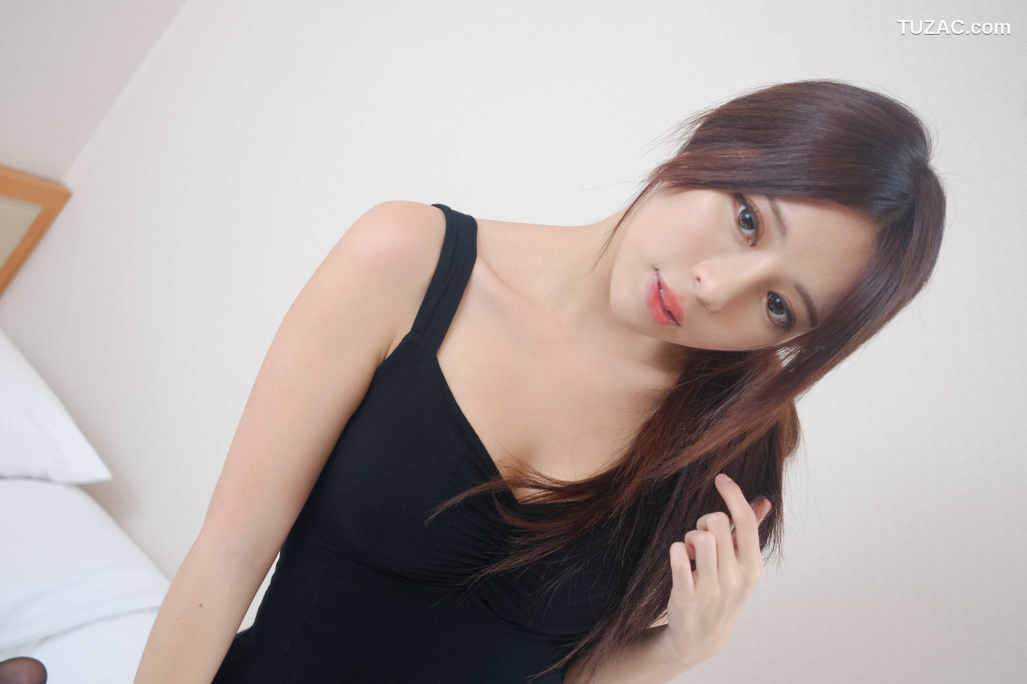 台湾正妹_网红嫩模张齐郡JULIE《甜美吊带女神》写真集