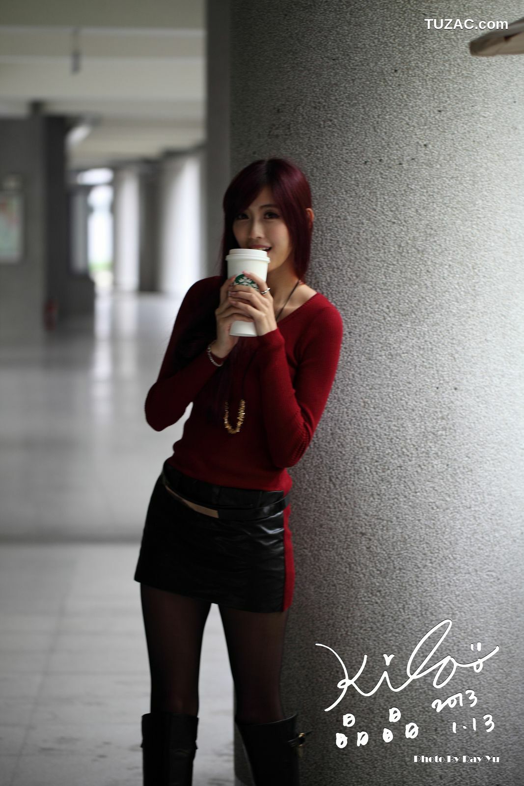台湾正妹_金允乔/Kila晶晶《黑丝套裙街拍》写真集
