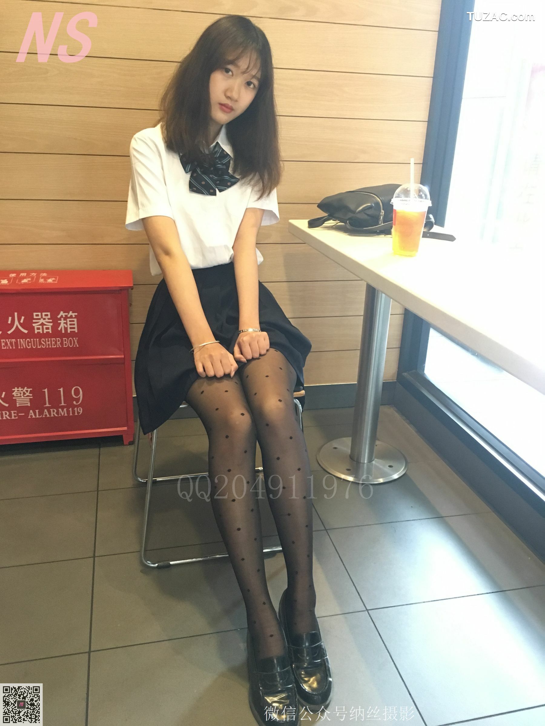 纳丝摄影_雯雯《OL黑色圆点丝袜》 NO.057 写真集[36P]