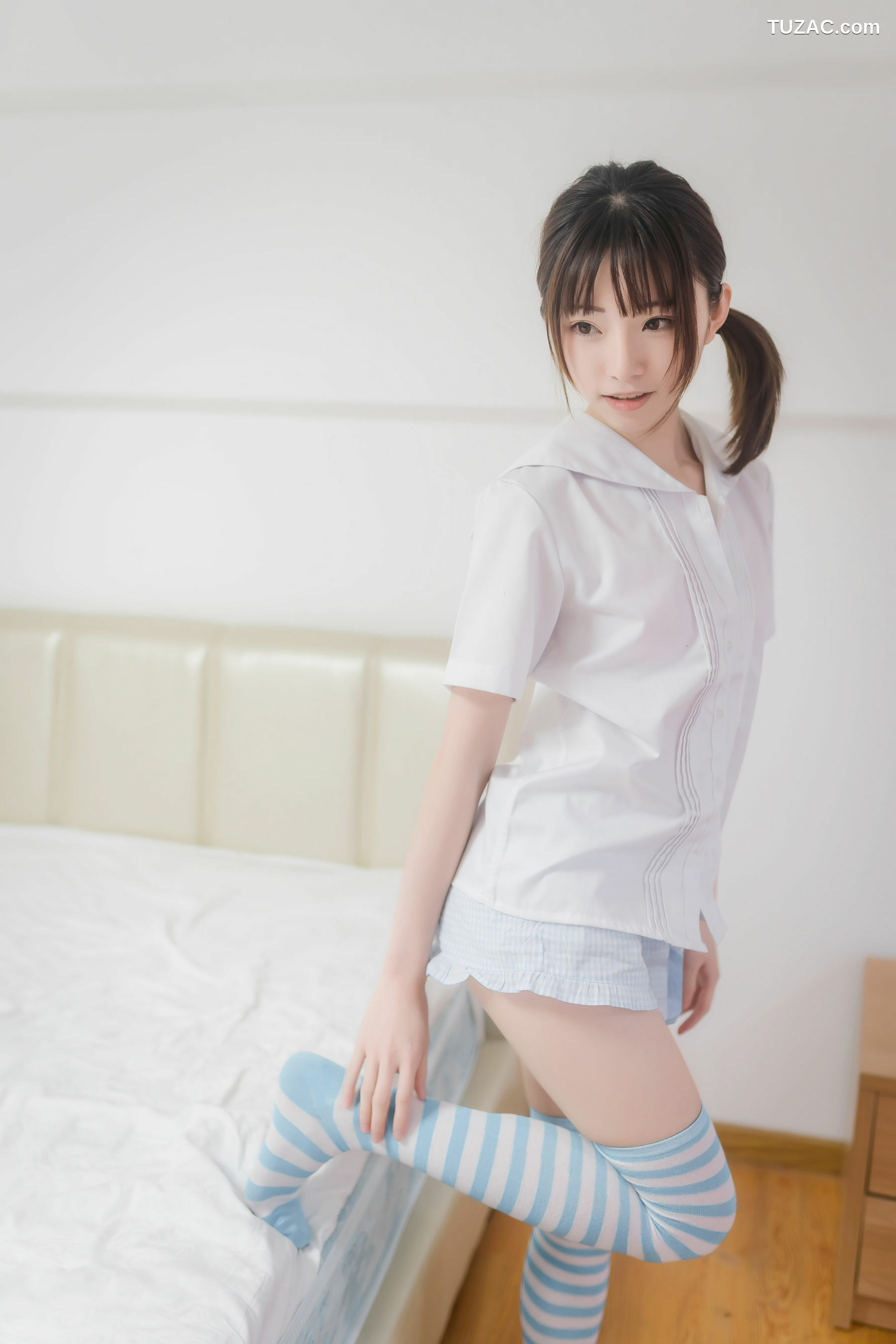 网络美女_ Kitaro_绮太郎 - 蓝白条纹袜[42P]