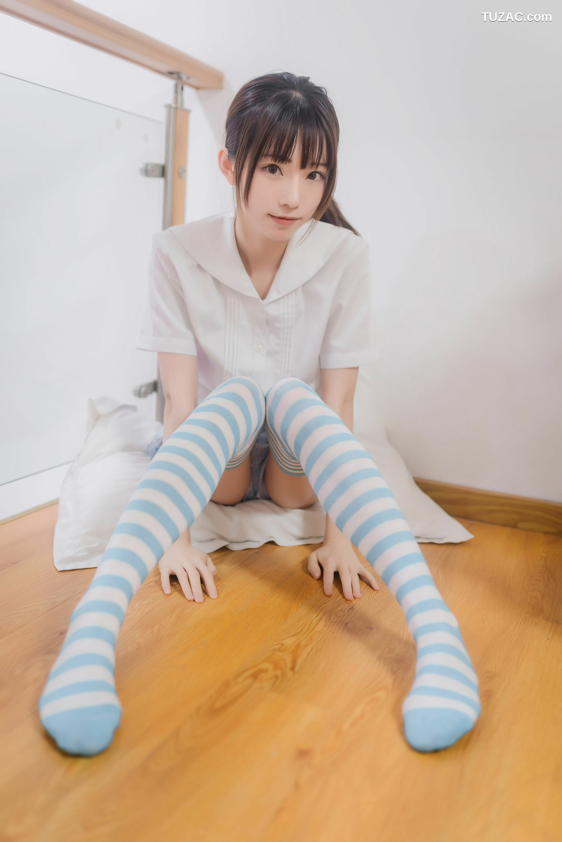 网络美女_ Kitaro_绮太郎 - 蓝白条纹袜[42P]