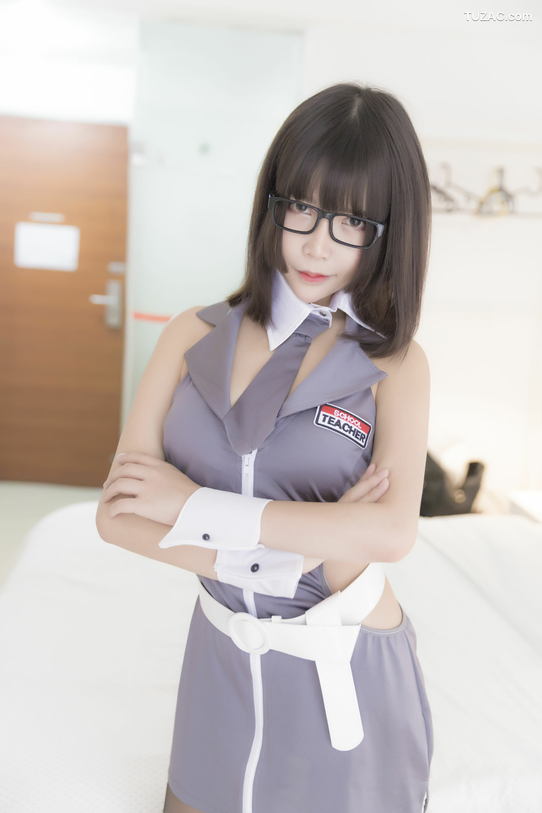 网络美女_ 抱走莫子aa 《黑丝制服》 写真集[45P]