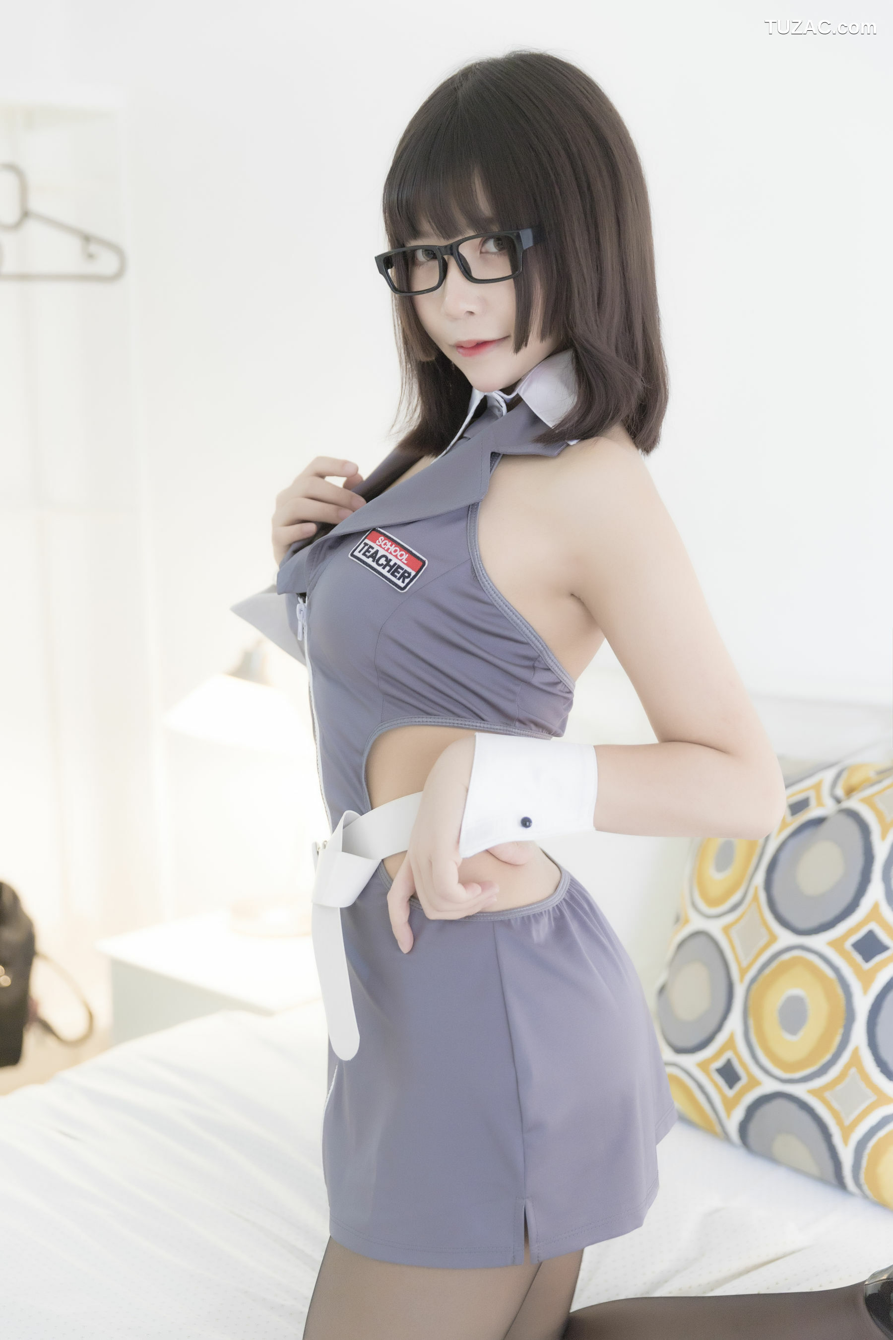 网络美女_ 抱走莫子aa 《黑丝制服》 写真集[45P]