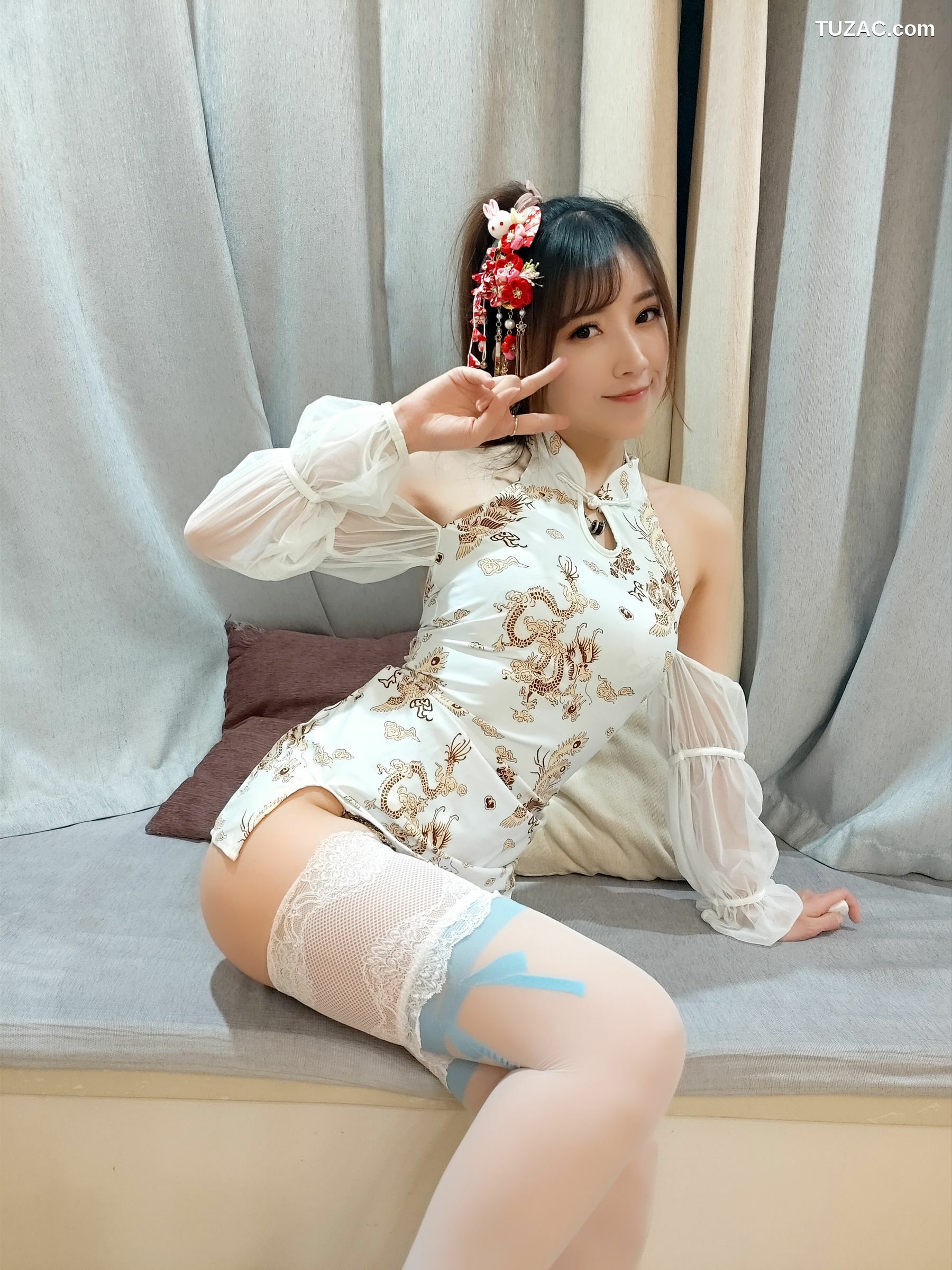 网络美女_ 斗鱼主播小女巫露娜 - 白色蕾丝长筒[38P]
