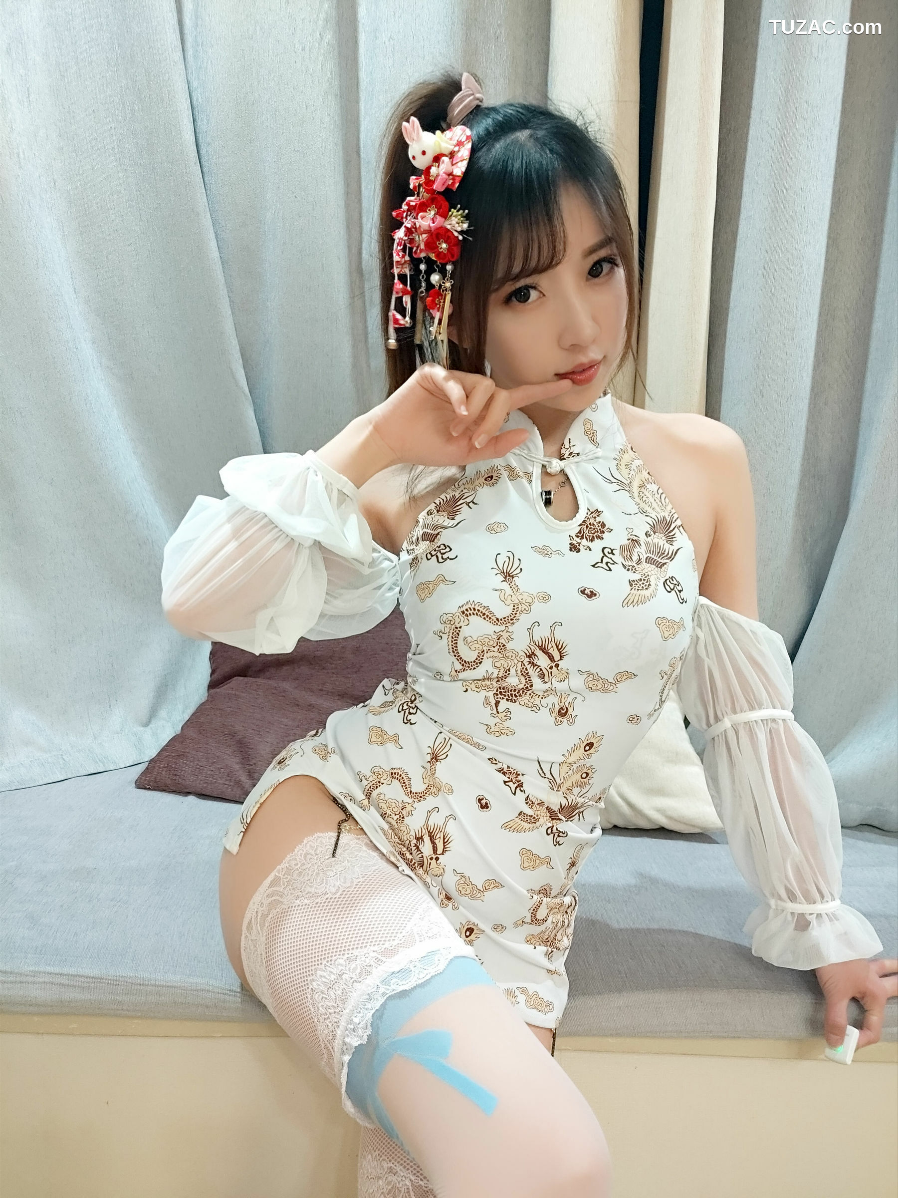 网络美女_ 斗鱼主播小女巫露娜 - 白色蕾丝长筒[38P]
