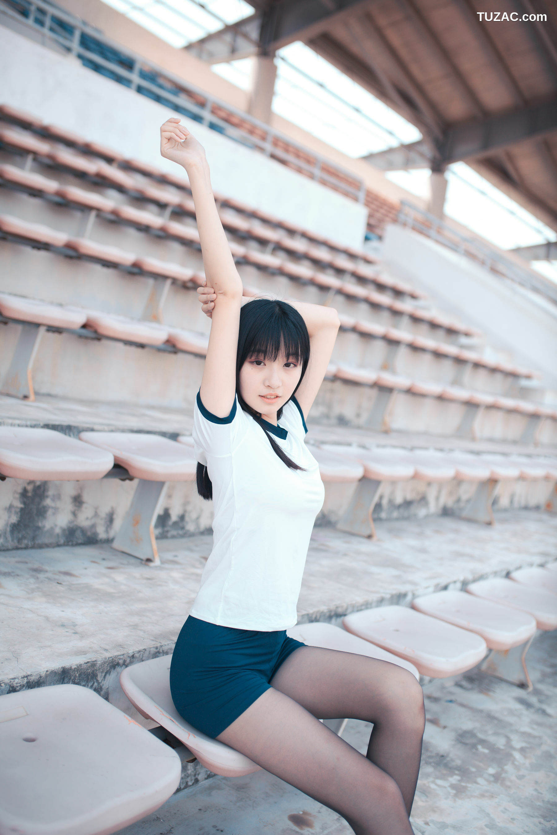 网络美女_ 沧霁桔梗 - 黑丝体操服[53P]