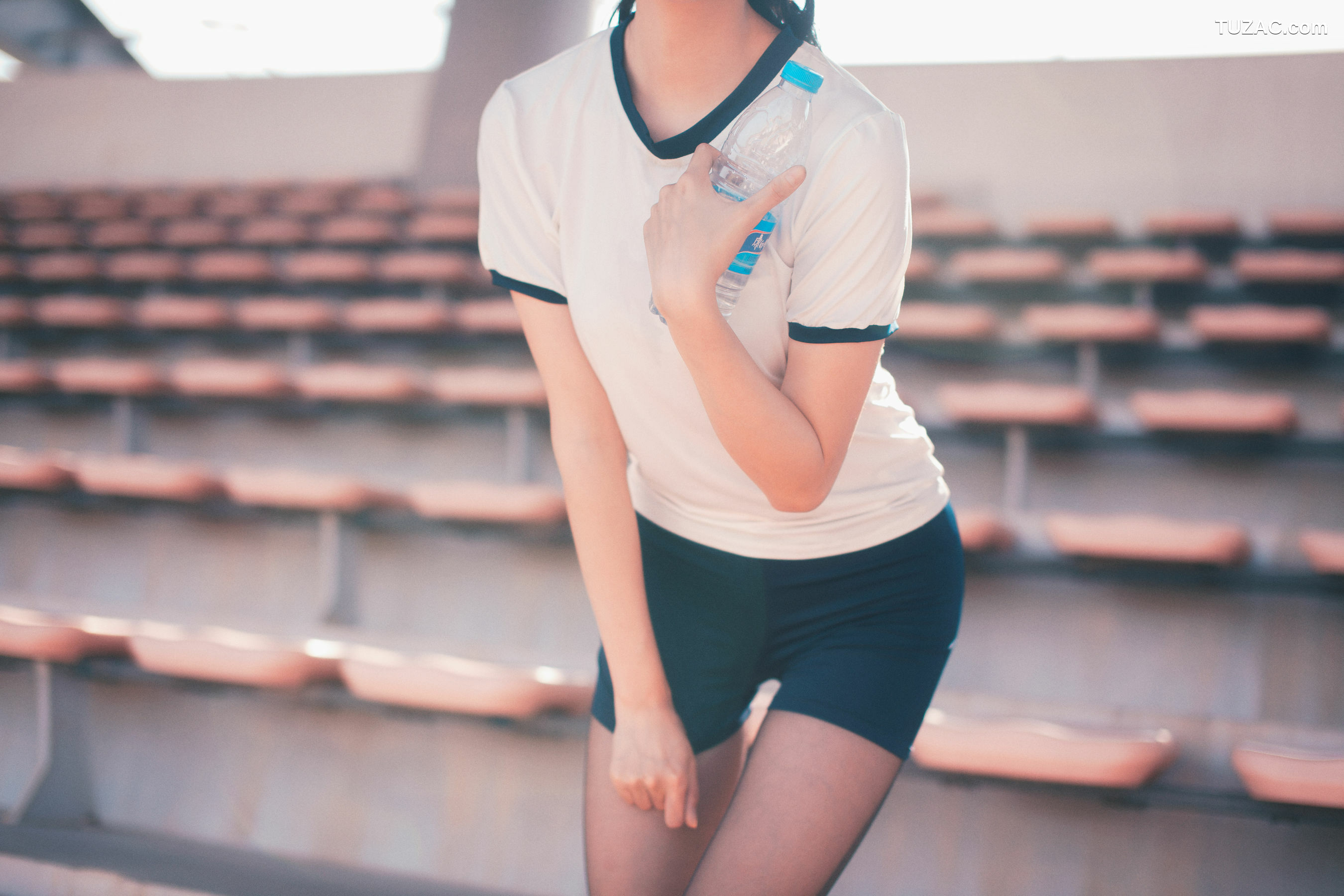 网络美女_ 沧霁桔梗 - 黑丝体操服[53P]