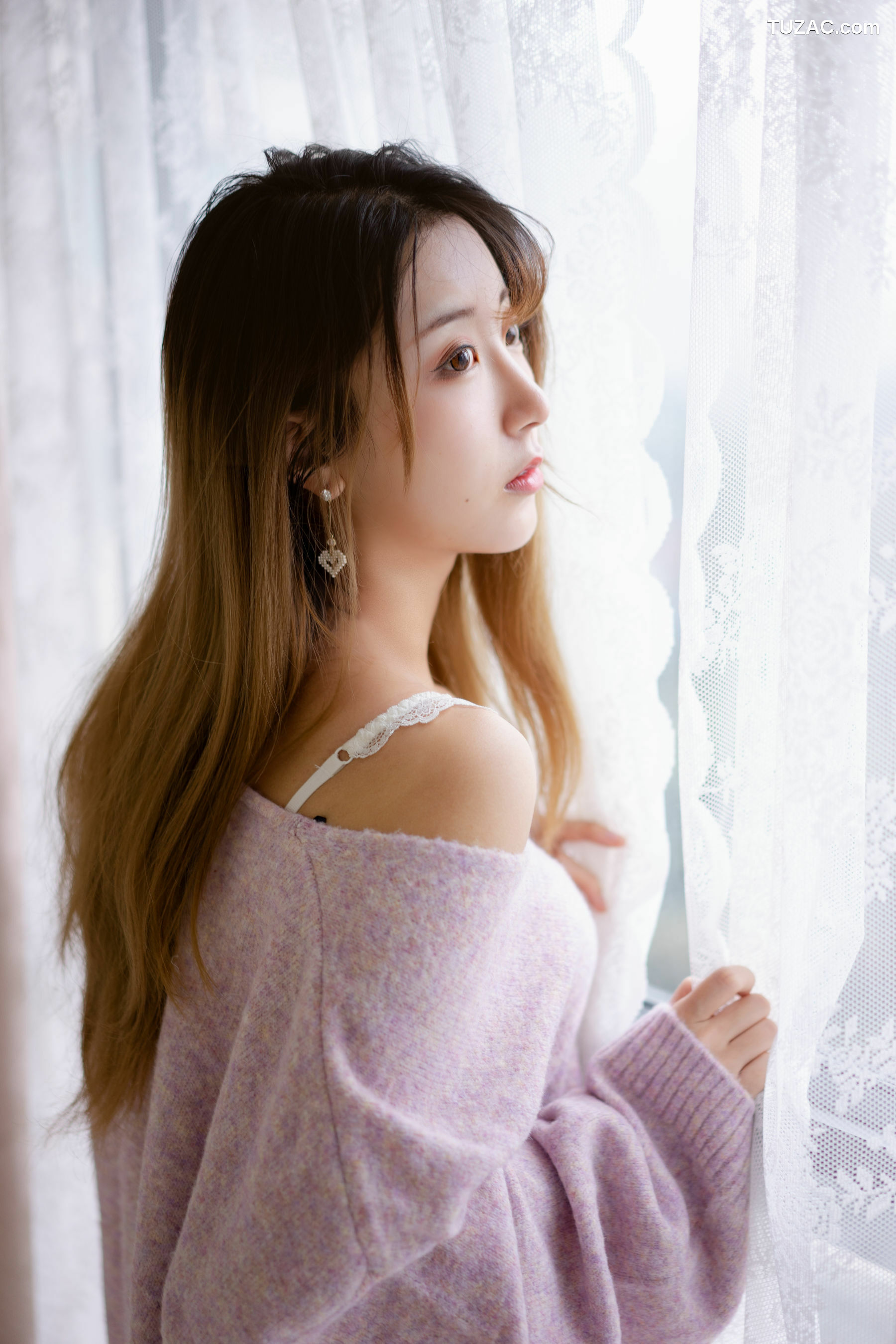 网络美女_Coser黑川 《年上彼女 紫色毛衣》 写真集
