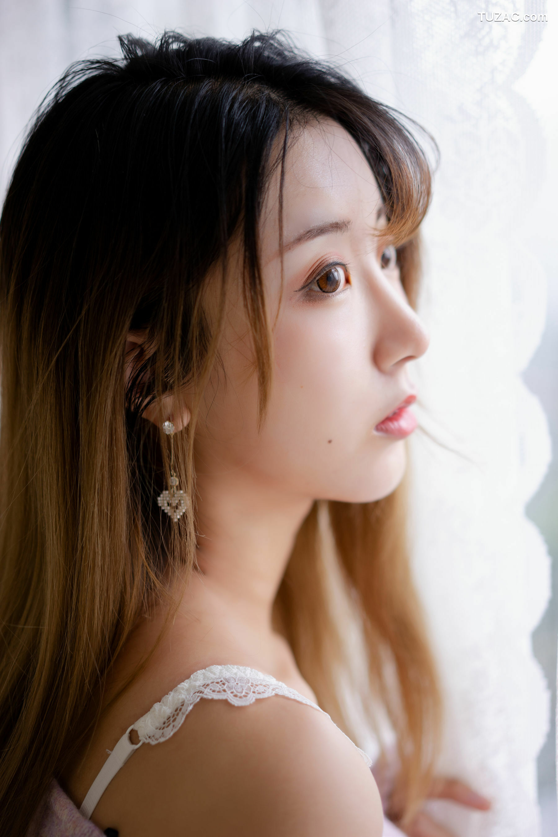 网络美女_Coser黑川 《年上彼女 紫色毛衣》 写真集
