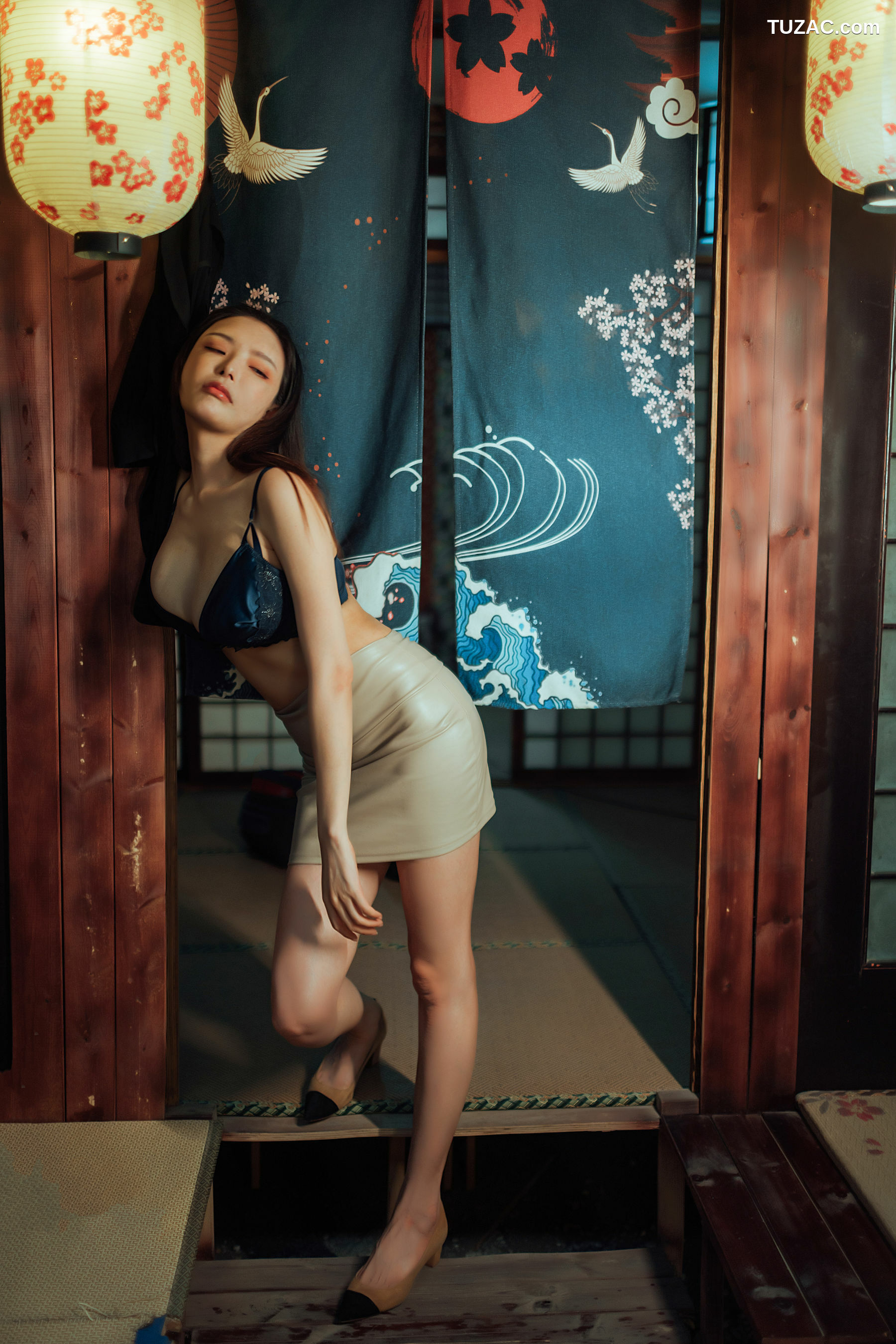 网络美女_秋和柯基(夏小秋秋秋) - 酒醉的蝴蝶 写真套图