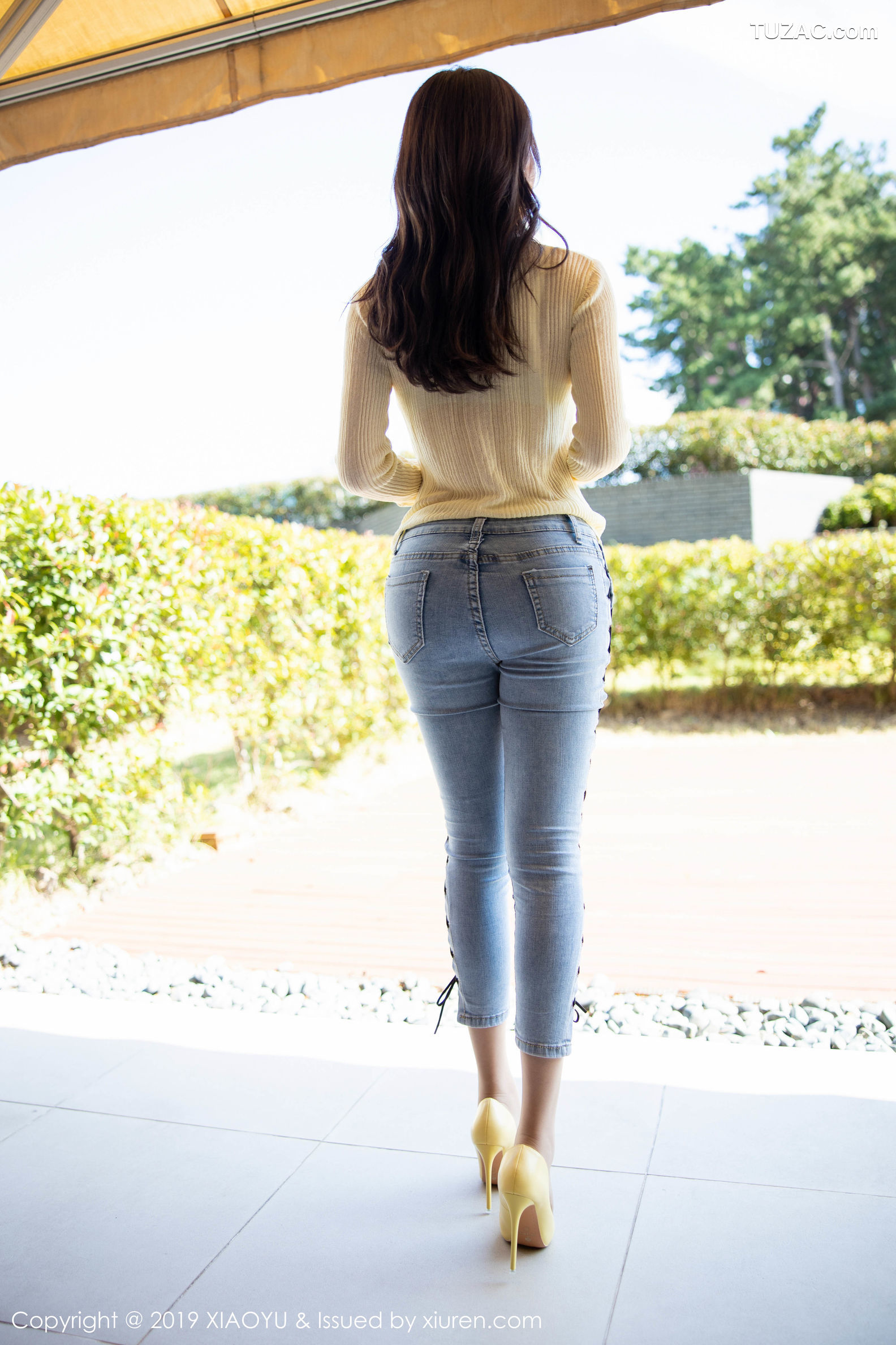 XiaoYu语画界-197-芝芝-《紧身牛仔裤下的美腿翘臀》-2019.11.20