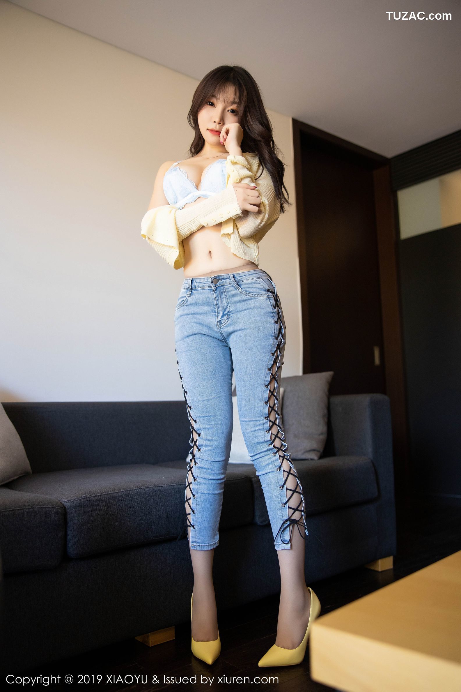 XiaoYu语画界-197-芝芝-《紧身牛仔裤下的美腿翘臀》-2019.11.20