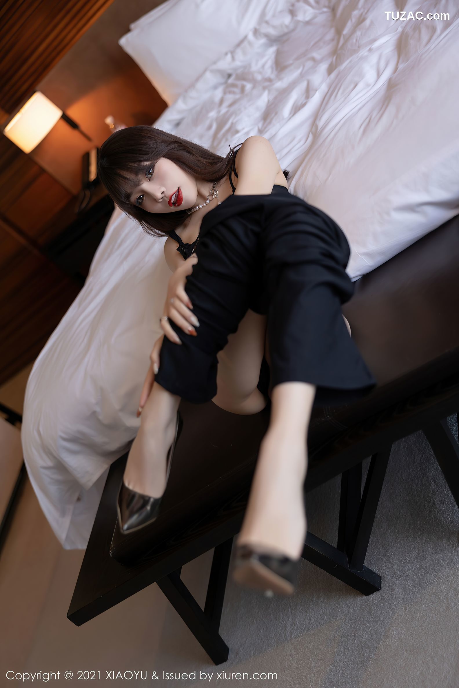 XiaoYu语画界-531-芝芝-青岛旅拍-镂空情趣内衣丁字裤-2021.05.19