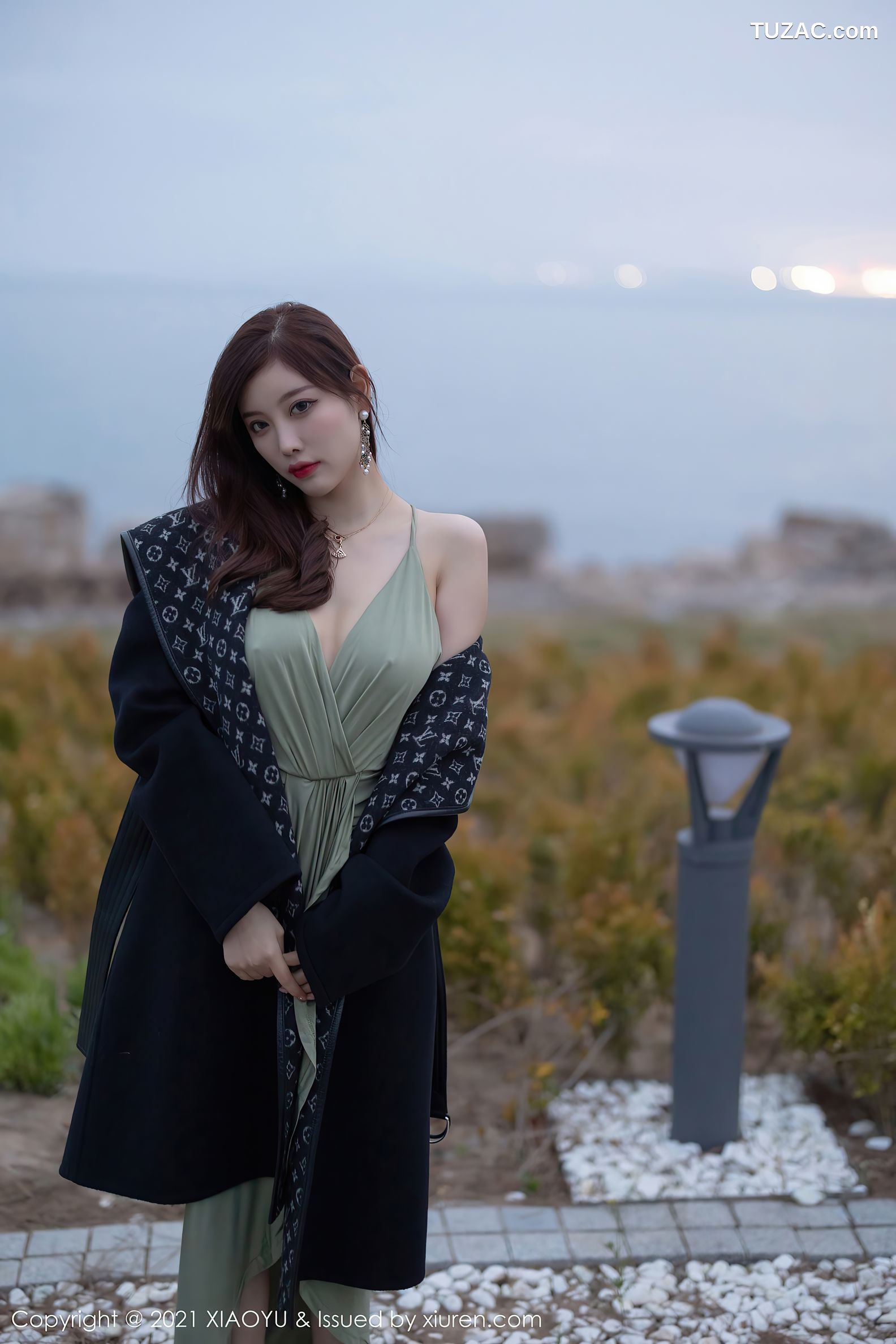 XiaoYu语画界-538-杨晨晨-青岛旅拍-户外轻透长裙低胸豪乳-2021.05.28