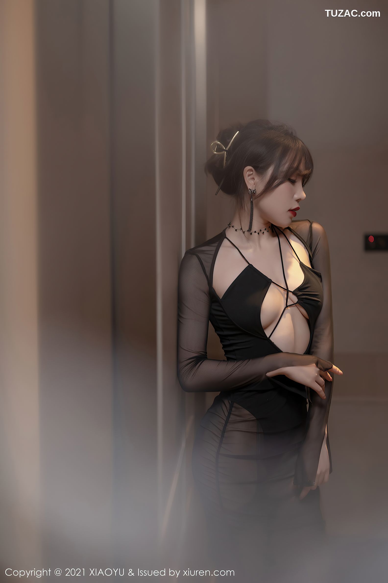 XiaoYu语画界-581-芝芝-森系朦胧主题黑色服饰黑丝吊带袜-2021.07.29