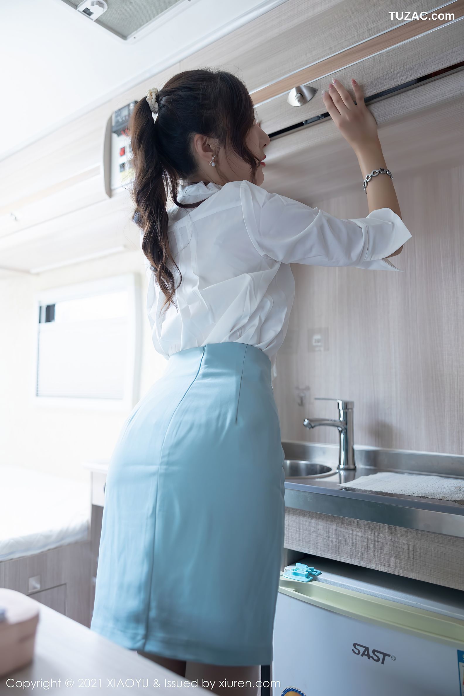 XiaoYu语画界-635-王馨瑶Yanni-淡雅OL着装超薄肉丝-2021.10.19