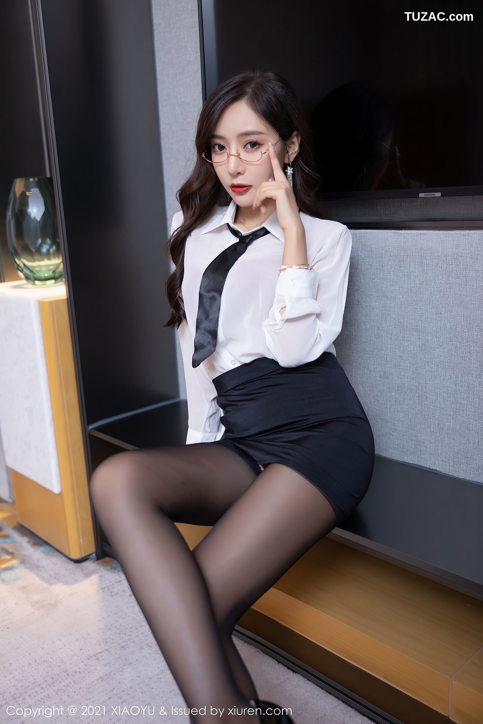 XiaoYu语画界-665-王馨瑶Yanni-白衬衫黑短裙职业装黑丝-2021.11.30