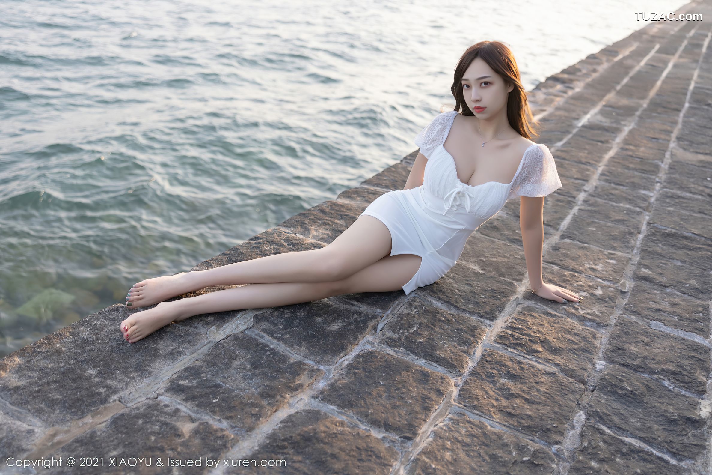 XiaoYu语画界-681-郑颖姗-Bev青岛旅拍浴室薄透白裙白丝袜湿身-2021.12.22