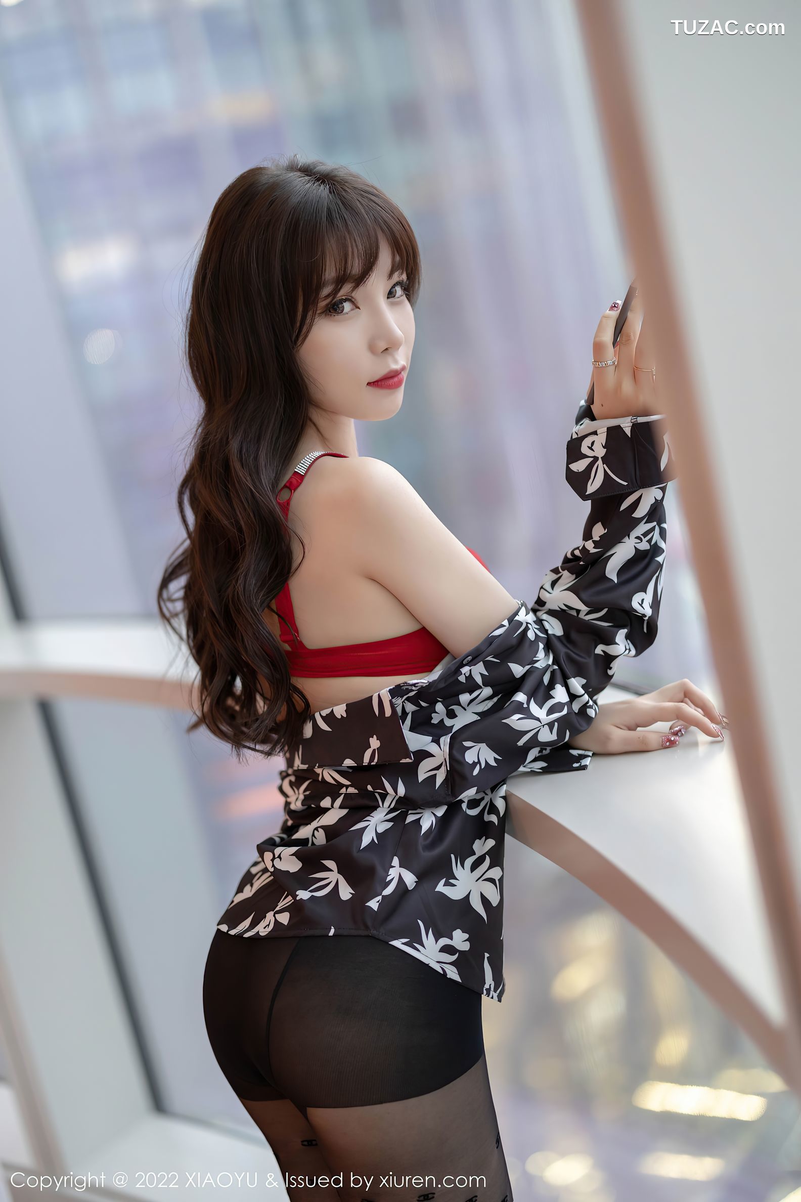 XiaoYu语画界-693-芝芝Booty-花纹衬衣黑短裙黑丝-2022.01.10