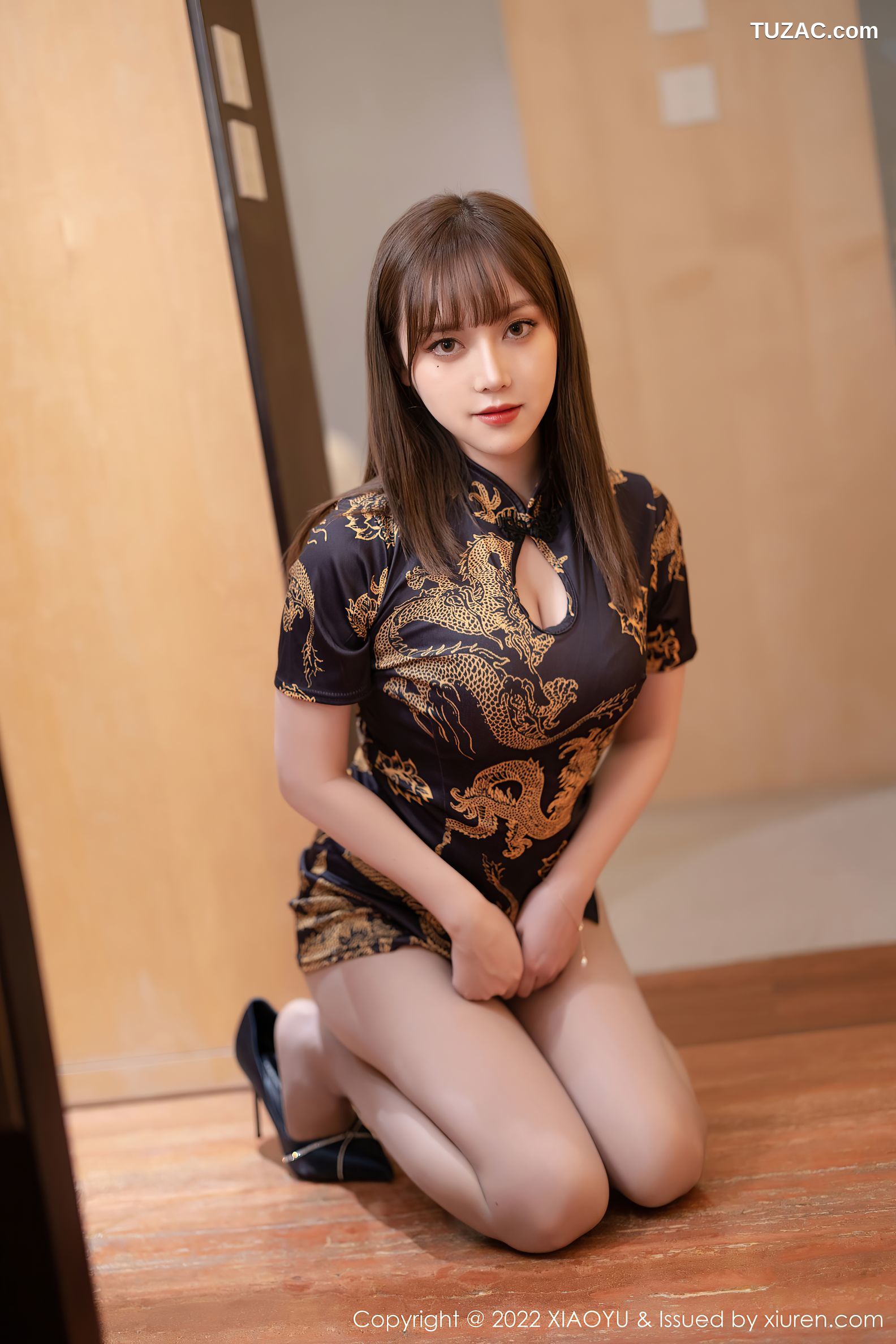 XiaoYu语画界-707-豆瓣酱-深色旗袍原色丝袜-2022.01.28