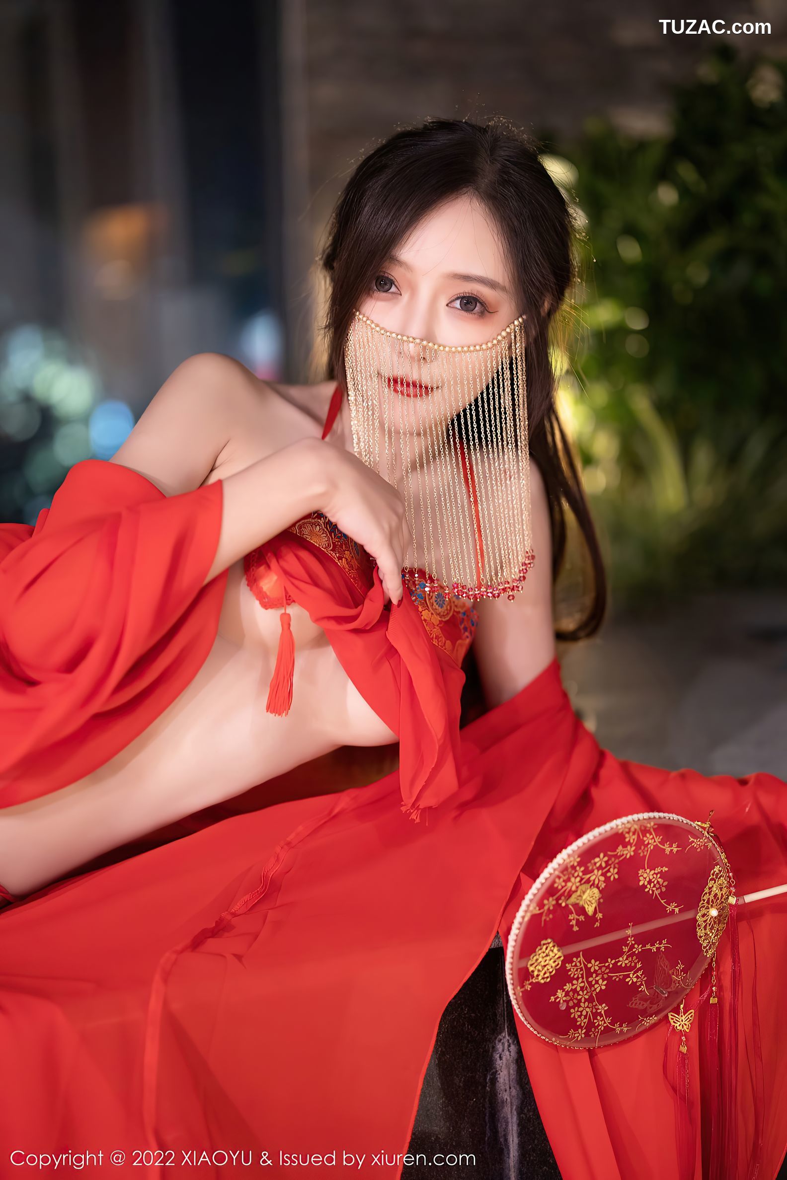 XiaoYu语画界-708-王馨瑶Yanni-户外红色古典长衫性感肚兜-2022.01.29