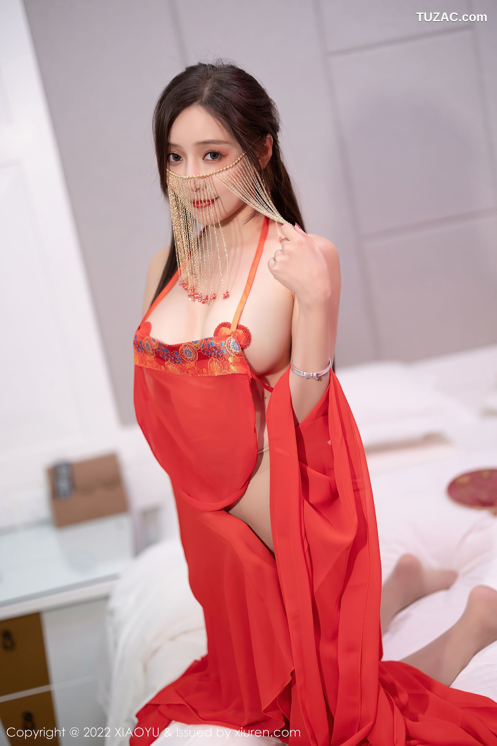 XiaoYu语画界-708-王馨瑶Yanni-户外红色古典长衫性感肚兜-2022.01.29